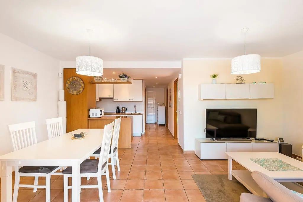 🏠 Furnished Apartment with Ocean and Pool Views – Available for Short and Long Stays