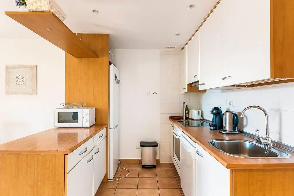 🏠 Furnished Apartment with Ocean and Pool Views – Available for Short and Long Stays