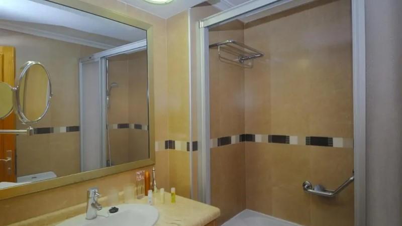 Bright 2 bedroom apartment