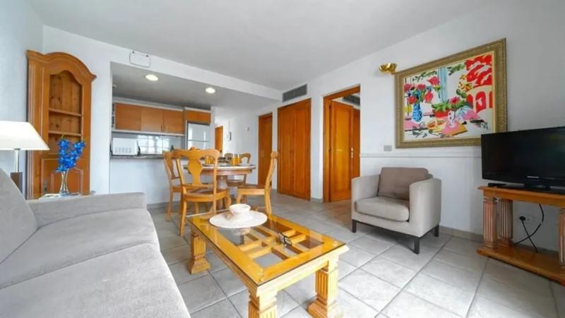 Bright 2 bedroom apartment