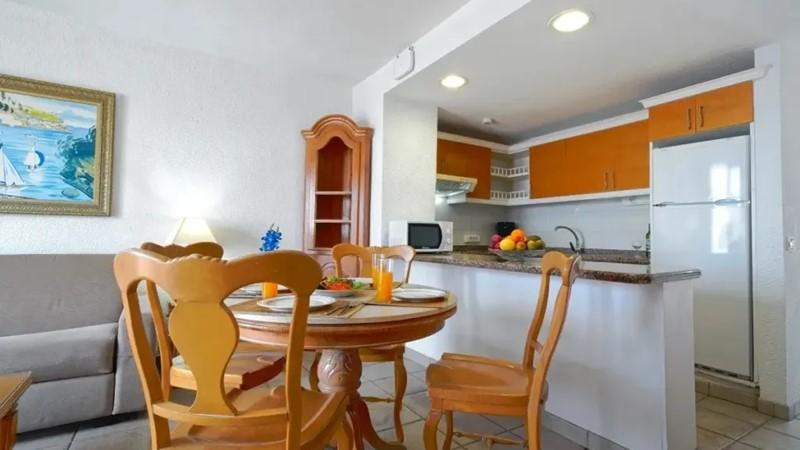 Bright 2 bedroom apartment