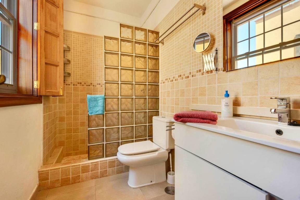 Friendly, family holiday home with barbecue